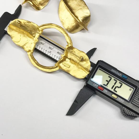 CAROL DAUPLAISE Brooch Earring Oversized Hammered Gold Tone Abstract Modernist - Picture 6 of 11